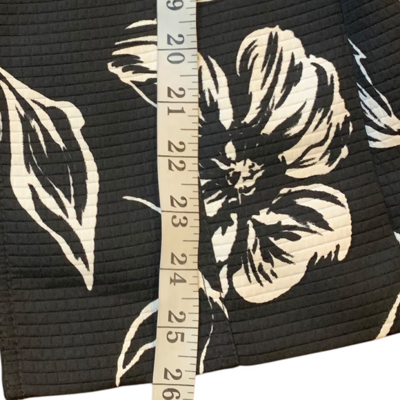 Chico's Jacket Women's Size 1 (Medium) Monochrome Textured Floral Paulette Bold - Picture 8 of 8